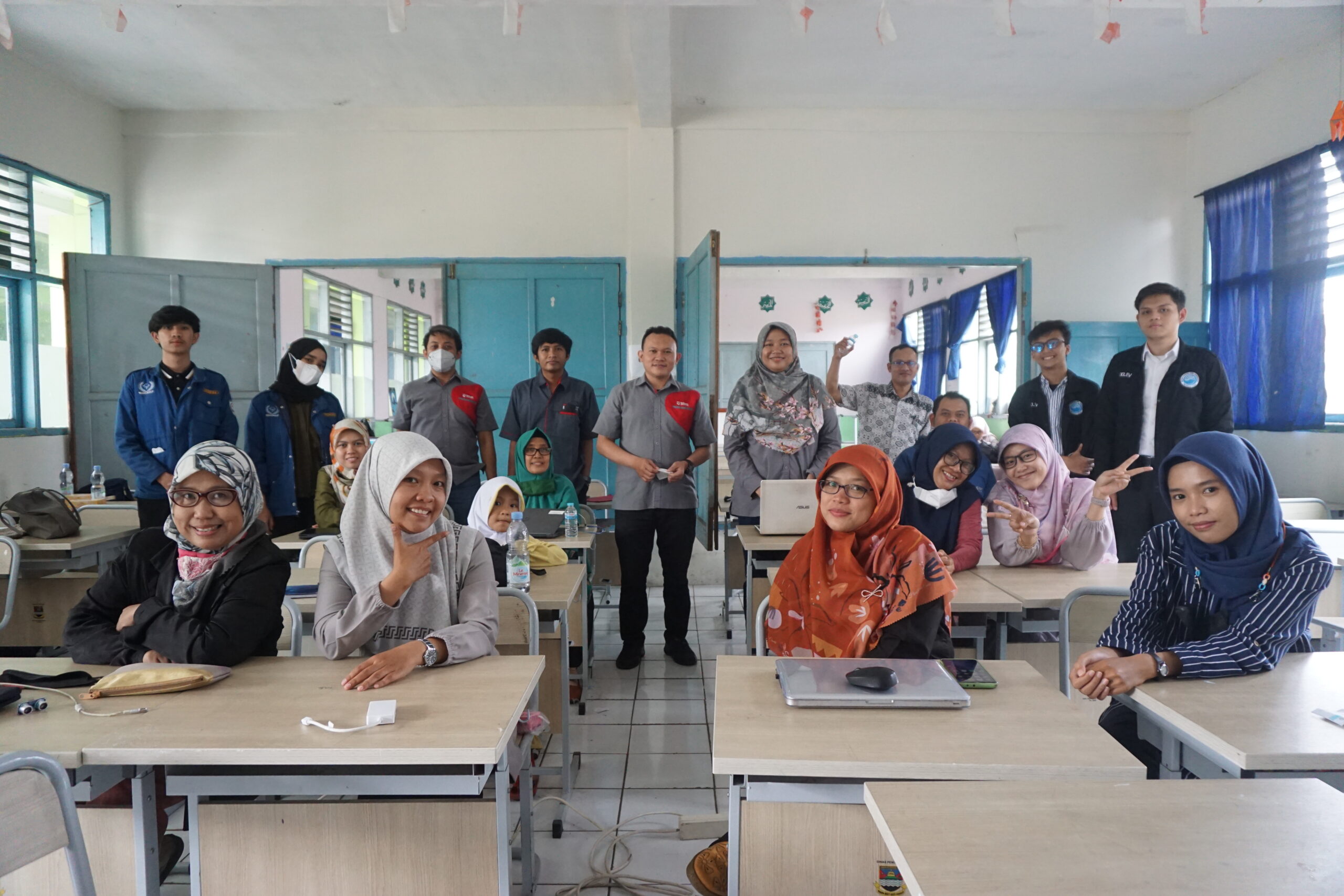 ￼ 	 		 		 	 	 		 			 				 					PELATIHAN ARDUINO UNTUK MENUNJANG PEMBELAJARAN STEM UNTUK GURU-GURU di MTs KAB. BANDUNG BARAT