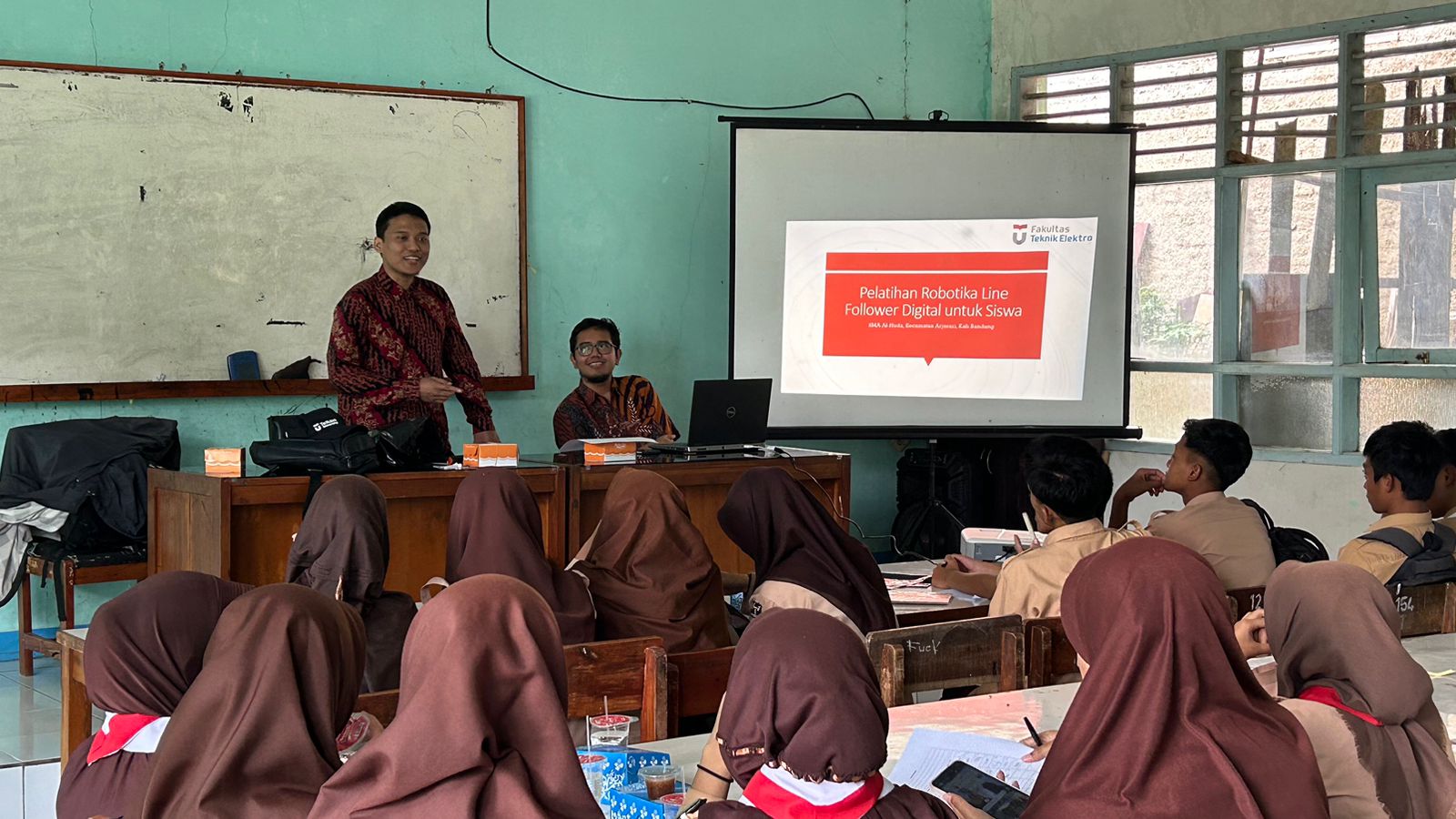 Pengembangan Kit Robotika yang Low Cost untuk Salah Satu Sekolah Menengah Atas di Desa Arjasari,Kab.Bandung