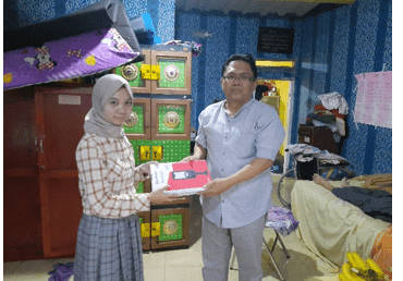 Tim Pengabdian Masyarakat Pasang Penerangan Jalan Ramah Lingkungan di Pesantren Al Amanah Bandung