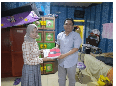Tim Pengabdian Masyarakat Pasang Penerangan Jalan Ramah Lingkungan di Pesantren Al Amanah Bandung Tim Pengabdian Masyarakat Pasang Penerangan Jalan Ramah Lingkungan di Pesantren Al Amanah Bandung