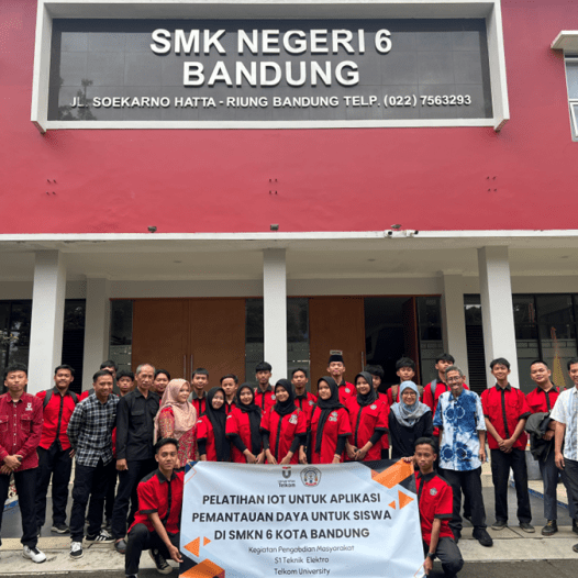 Pelatihan Sistem Smart Home dan Pemantauan Daya Listrik di SMKN 6 Bandung