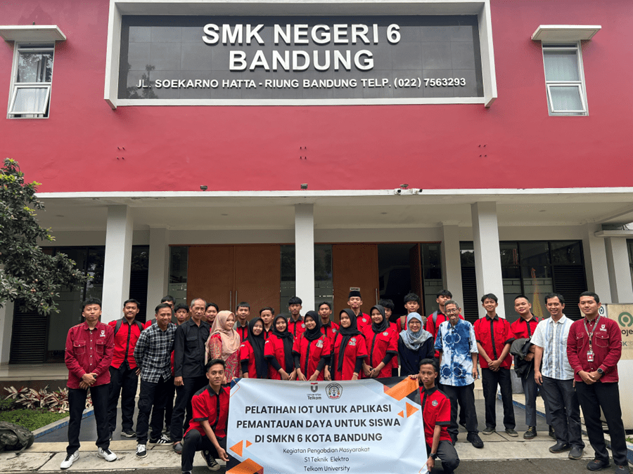 Pelatihan Sistem Smart Home dan Pemantauan Daya Listrik di SMKN 6 Bandung