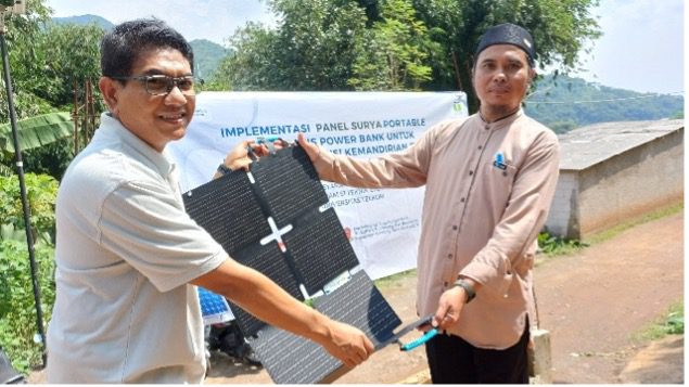 Dari Sinar Matahari ke Ruang Kelas: Inovasi Panel Surya Portable Bikin Sekolah Alam di Bandung Mandiri Energi