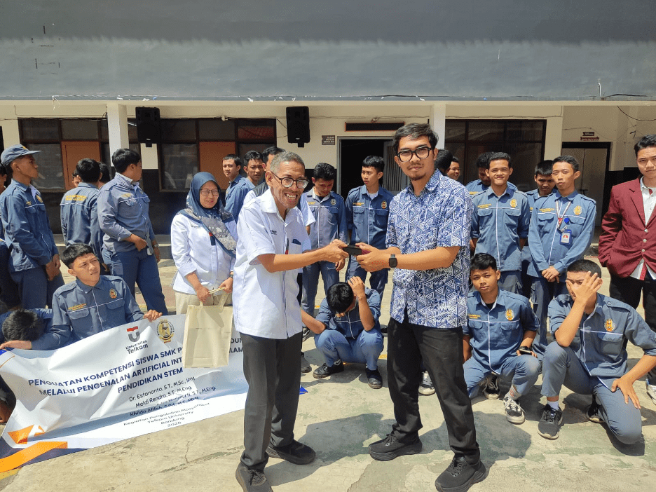 Telkom University Introduces Artificial Intelligence Technology to Strengthen STEM Competencies of SMKN PU Bandung Students
